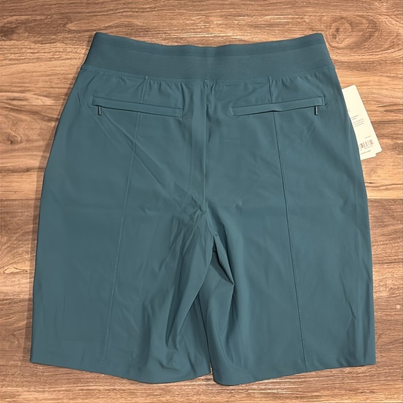 **NWT** Athleta Cosmic Bermuda Shorts - Picture 4 of 8